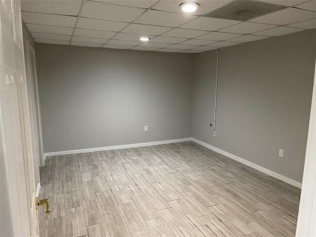 Building Photo - 1345 N Shepherd Dr