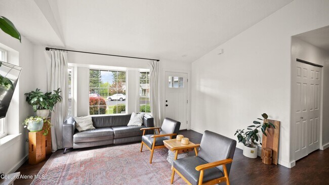 Foto del edificio - 1461 Elderberry Cir