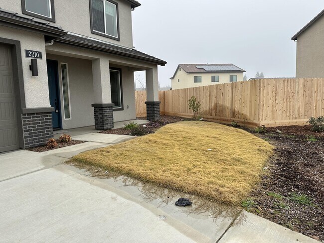 Building Photo - 2210 S Oakhurst Ct