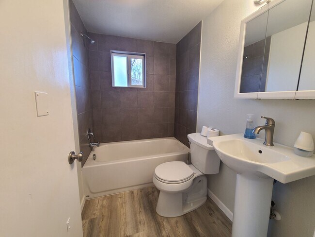 Foto del edificio - Charming 2 BD 1 Bath Home!