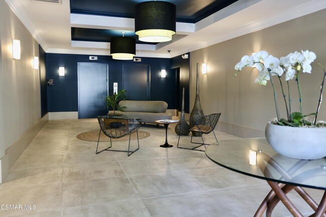 Foto del edificio - 585 Rossmore Ave