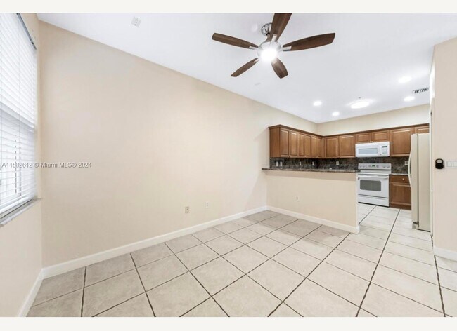 Building Photo - 110 Jacaranda Country Club Dr