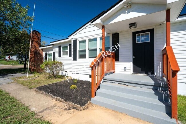 Building Photo - 4601 Leslie Ln