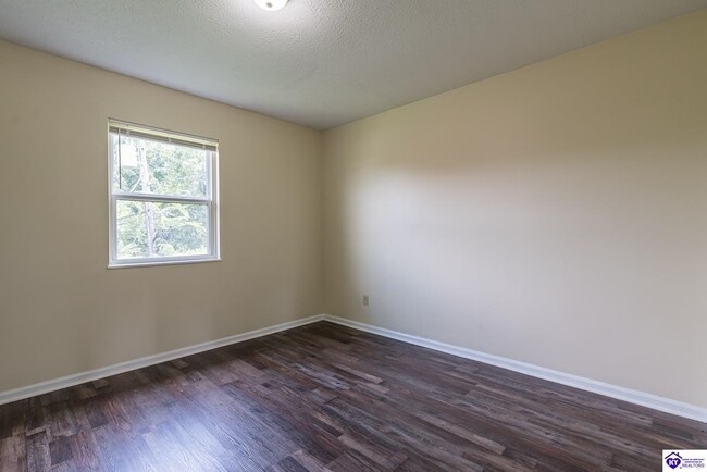 Building Photo - 390 W Elm Rd