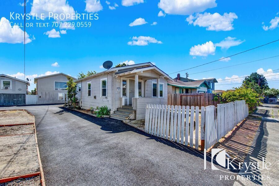 Primary Photo - Charming Home with Easy Commute & Utilitie...