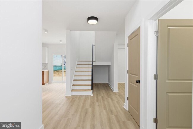 Foto del edificio - 65 Oaktree Dr