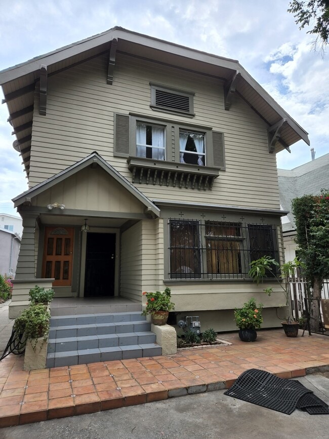 Frente de la casa - 1200 W 36th St