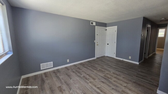 Building Photo - 3 Bedroom 1 Bath Multiplex Unit #2 – Columbia Heights