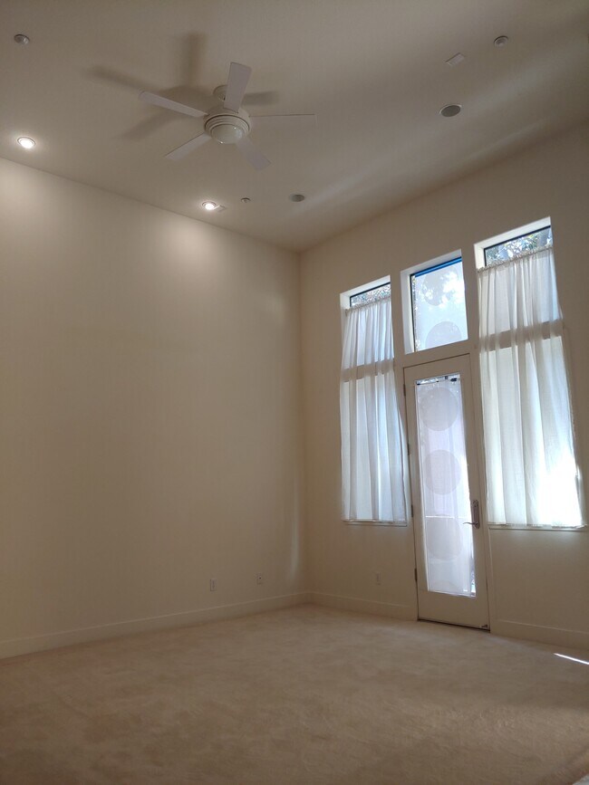 Building Photo - 4201 Juniper Ln