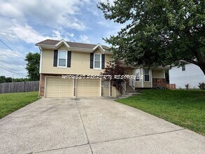 Building Photo - 1100 NE Ball Dr