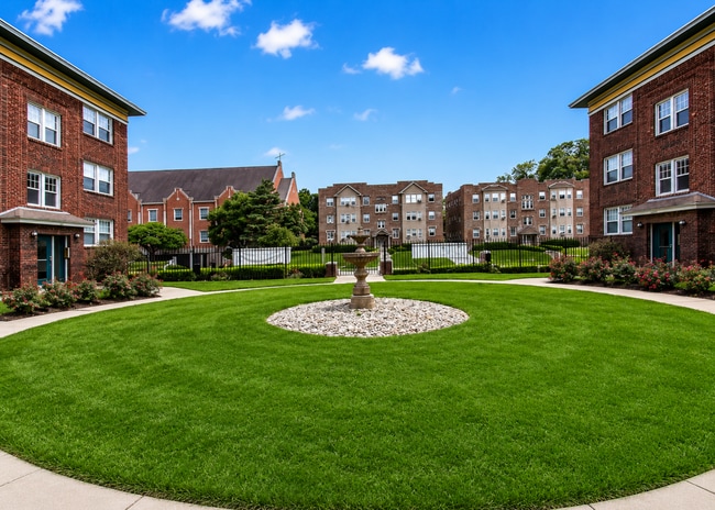 Building Photo - Roanoke Court Apartments