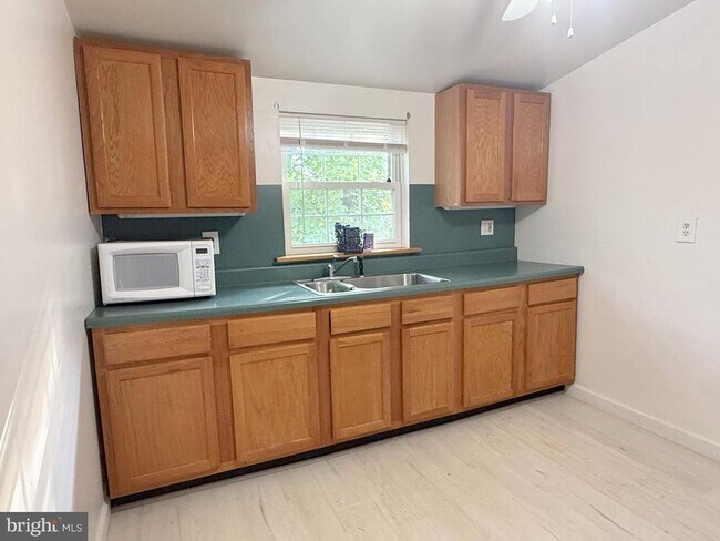 Foto del edificio - 502 Lakeview Ave