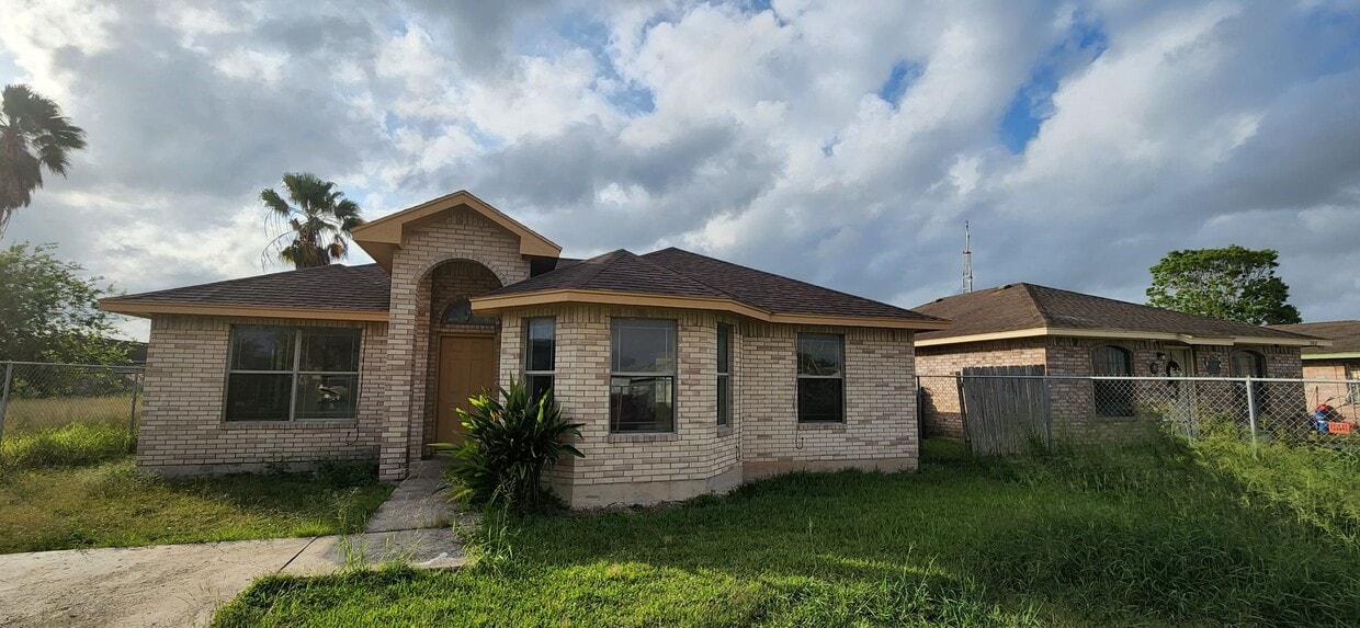 Front of the House - 2566 Cottage Dr