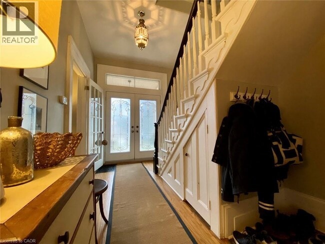 Building Photo - 20 McKenzie St