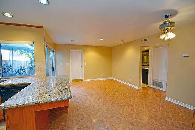 Foto del edificio - 10051 Valley Circle Blvd