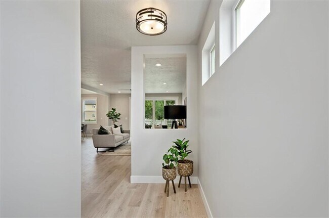 Foto del edificio - BRAND NEW HOME!!  4 Bedrooms, 3 Baths, Large Open Floor Plan!  Perfect Location, Must See!