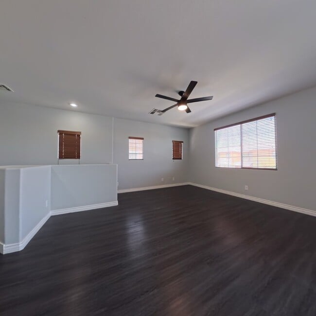 Building Photo - 2Bedroom With Attached Car Garage