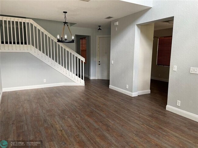 Foto del edificio - 5747 NW 119th Dr