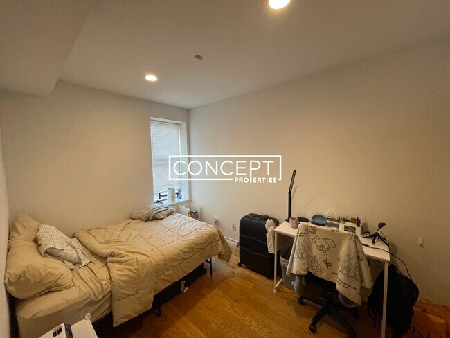 Foto del edificio - 64 Louis Prang St