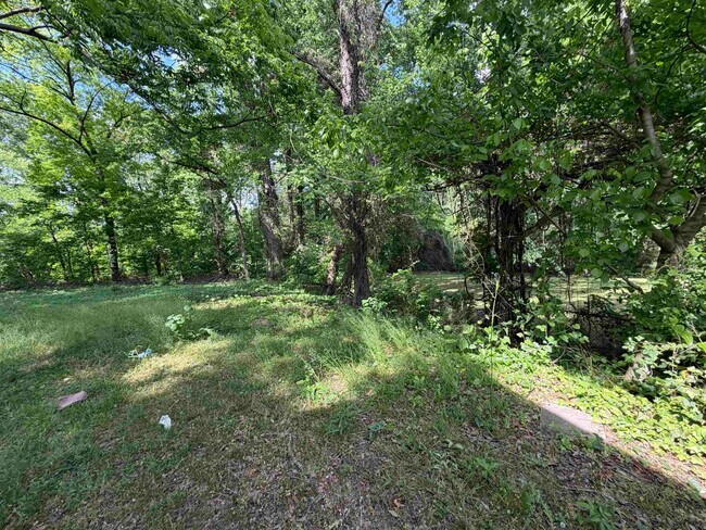 Foto del edificio - 8 E Brooks Rd