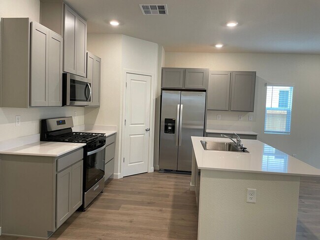 Building Photo - Brand New DR Horton Home!