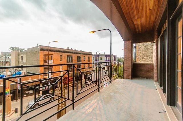 Huge front balcony overlooking Halsted - 3342 N Halsted St