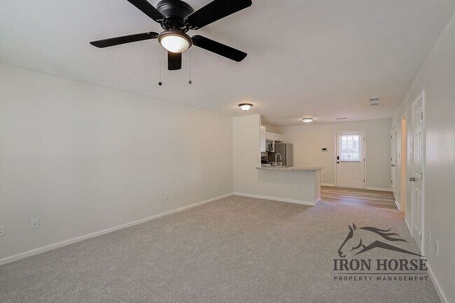 Foto del edificio - 105 Westchester Dr