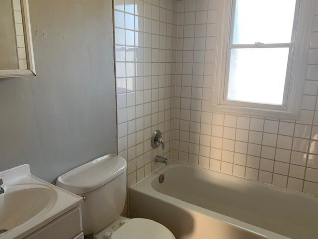 Building Photo - NEWLY REMODELED HOME!