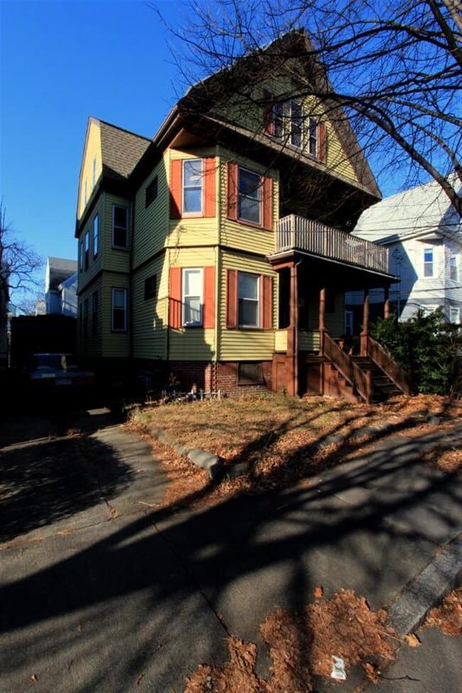 Foto del edificio - 92 Rogers Ave