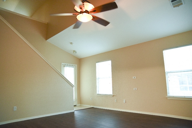 Building Photo - 308 Lava Bed Dr