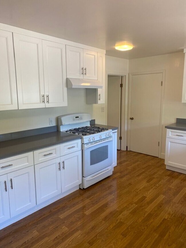 Foto del edificio - Lovely and spacious 3BR 2BA home with additional Family Room