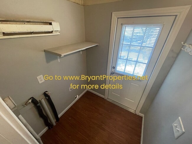 Building Photo - 912 Bryan St