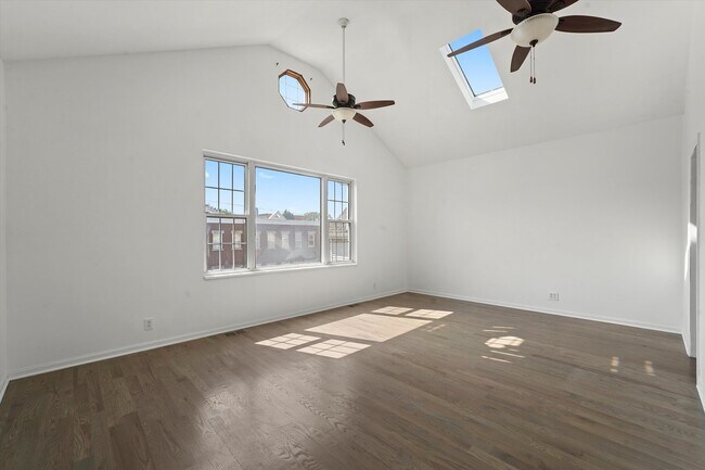 Foto del edificio - 1156 W 19th Pl
