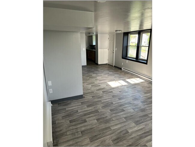 Foto del edificio - 542 Hazel St N