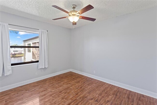 Foto del edificio - 11344 Taft St