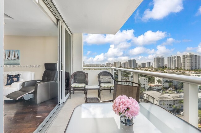 Building Photo - 3140 S Ocean Dr