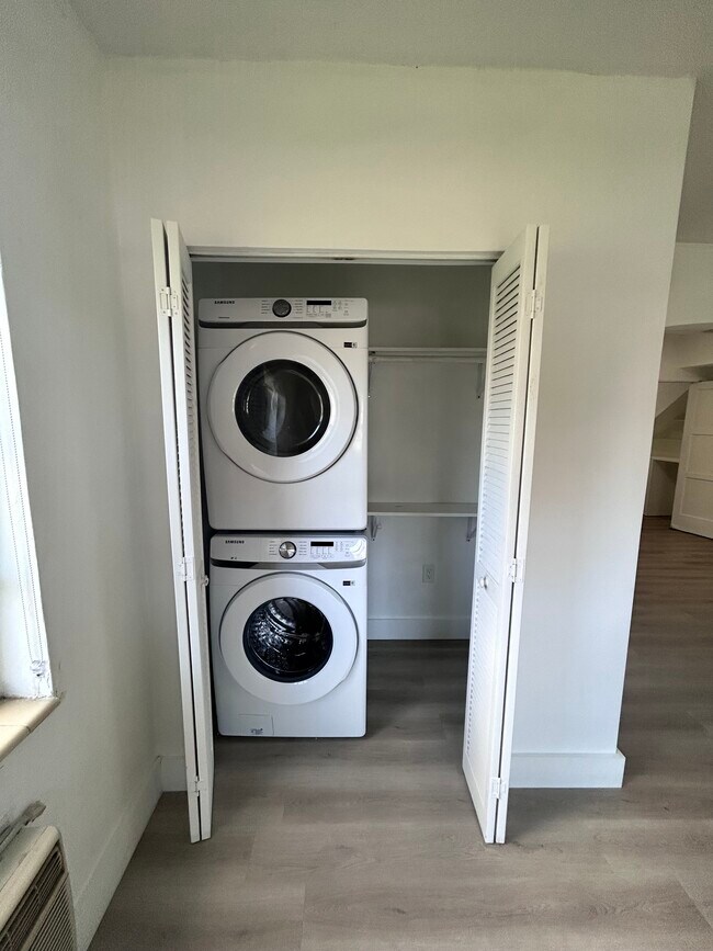 Linen Closet with Full Washer and Dryer - 33 Madeira Ave