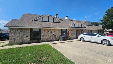 Building Photo - 550 E Windsor Dr