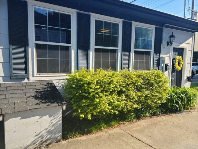 Building Photo - Cottage for Rent!
