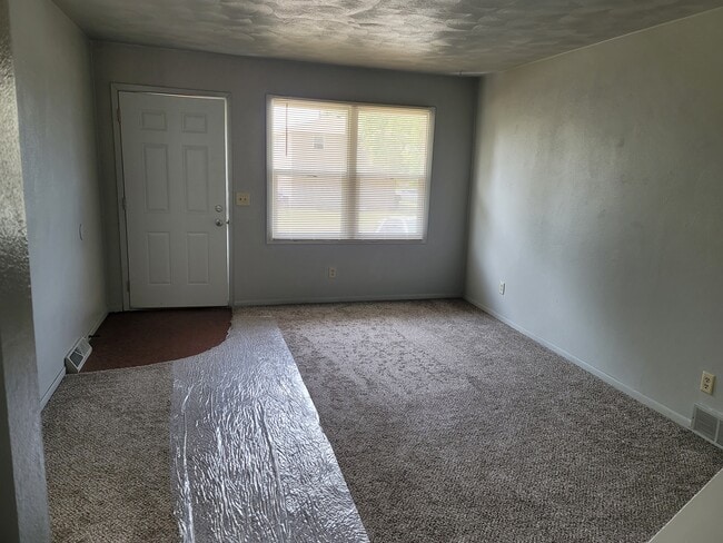 Living room - 6433 N Ripley St