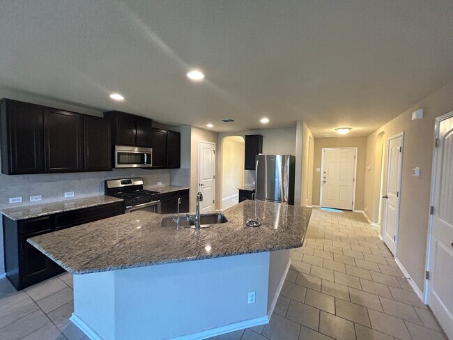 Building Photo - VALLEY RANCH/ Move In ready 5bed 3.5 bath ...
