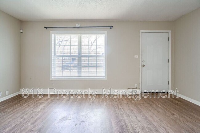 Building Photo - 7206 E 112th St
