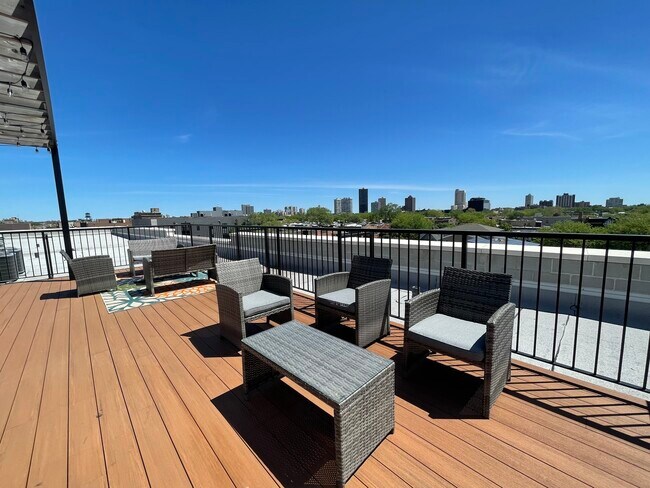 Foto del edificio - 1502 W Ainslie St