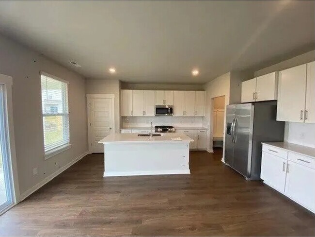 Building Photo - 2415 William's Rdg Dr