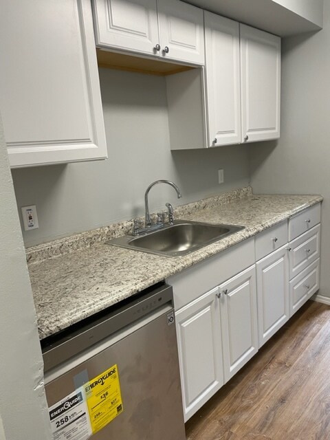 Building Photo - 1505 Cherry Hill Dr
