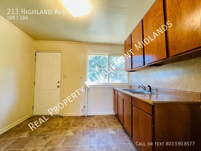 Foto del edificio - Make this home yours today and join our re...