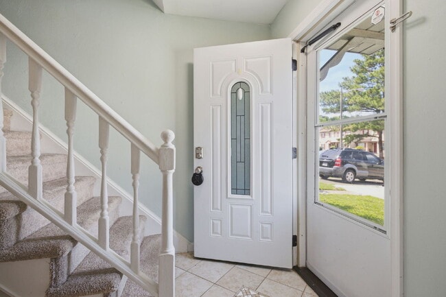 Photo - "Cozy 3-Bedroom Townhouse with Fireplace Oasis – 5475 Davis Way, Virginia Beach!"