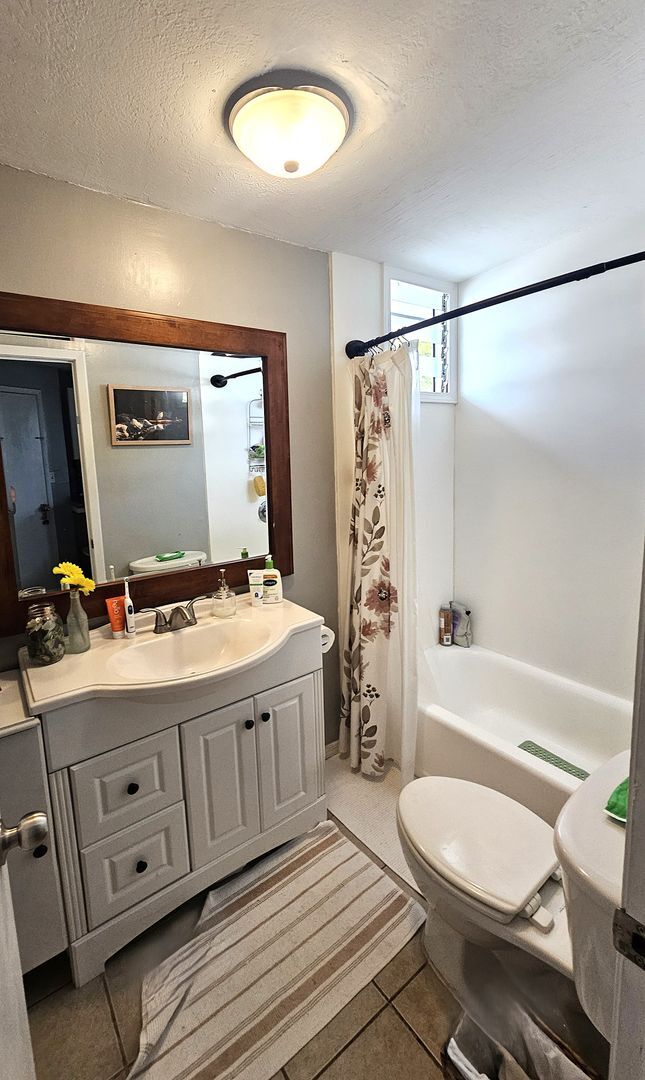 Building Photo - 2/1 on coveted Kalaheo Hillside