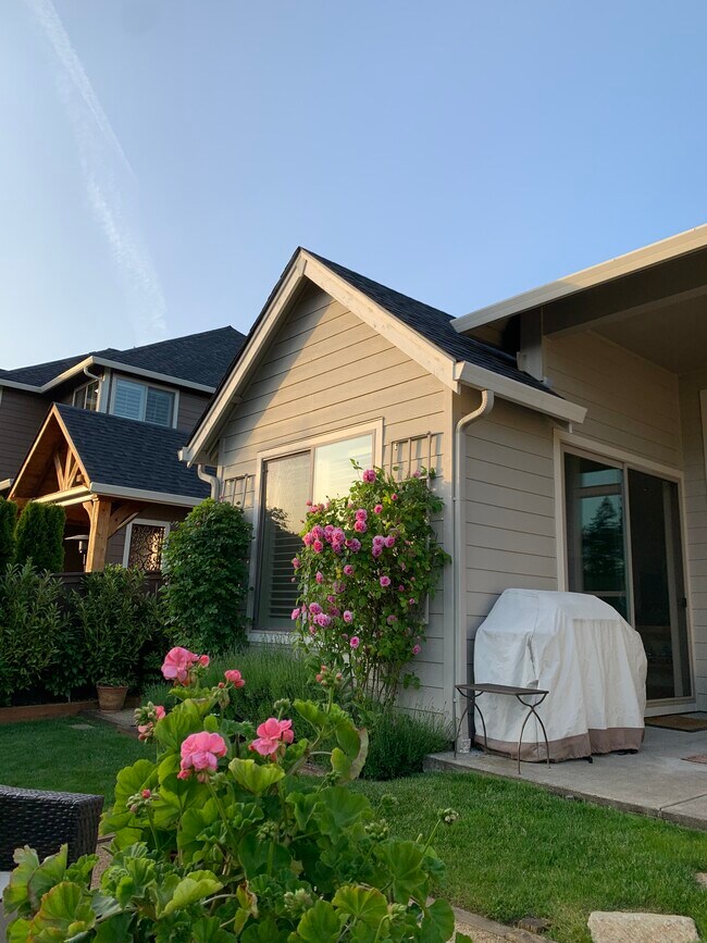 Building Photo - 10402 NW 32nd Dr