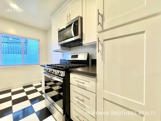 Foto del edificio - 8229 De Longpre Ave